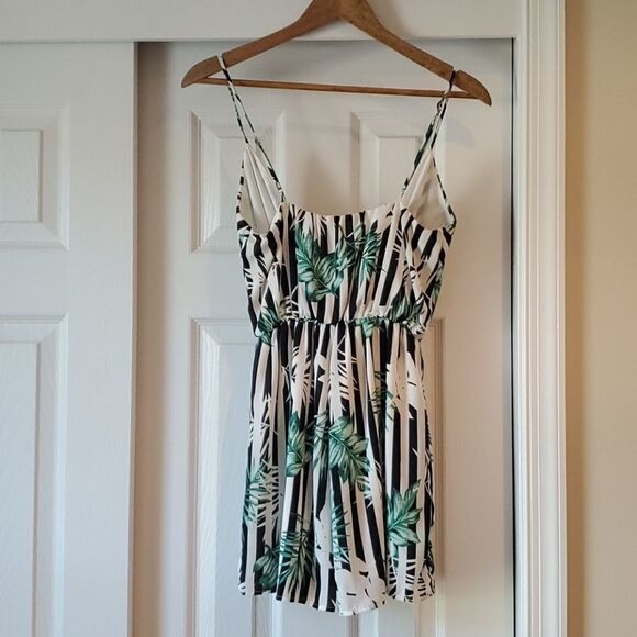 Everly Floral Leaf Palm Print Black and White Striped Surplice Shorts Romper Med - Picture 7 of 12